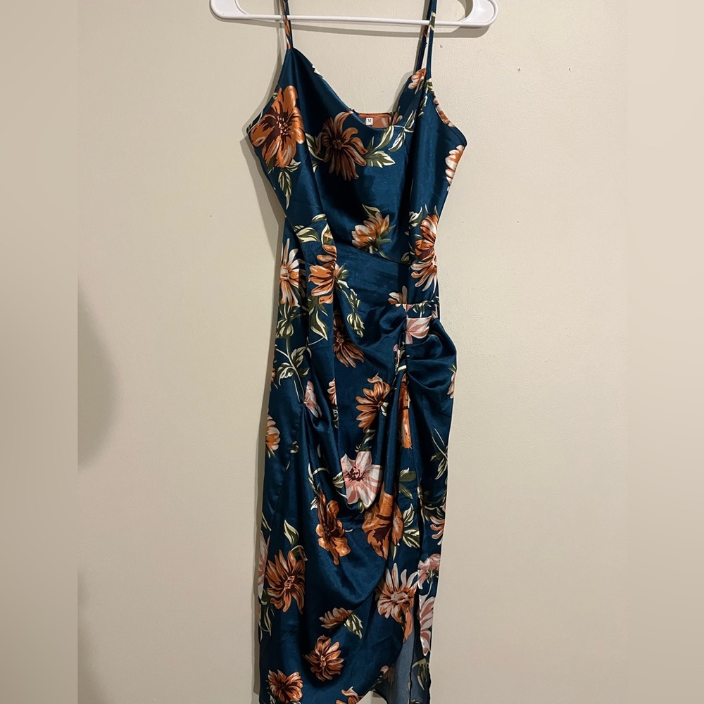 VERY FLATTERING SATIN DRESS